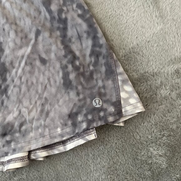 Lululemon Run Speed Skirt Skort Women's size 10 Shorts Gray Pattern Tennis - Picture 2 of 8